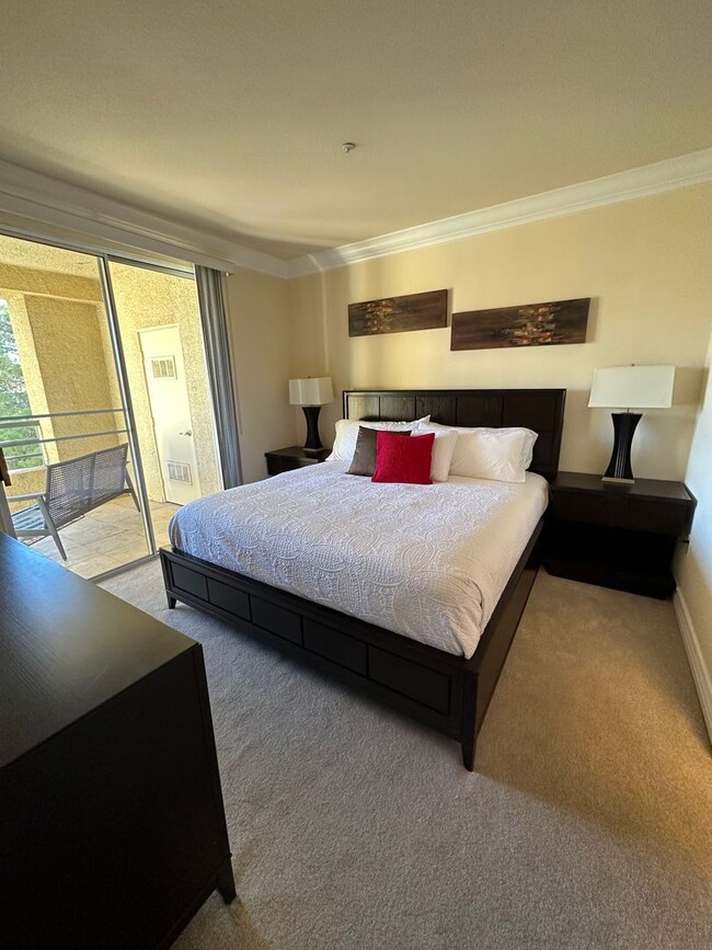 Building Photo - MERIDIAN 2 BDR /2 BATH  FURNISHED LUXURY C...