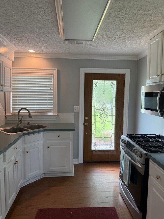 Building Photo - Fabulous 3 bedroom 2 bath in waterfront community!