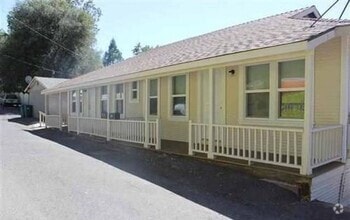 Building Photo - ADORABLE!!! Gorgeous Downtown Duplex!!! Sh...