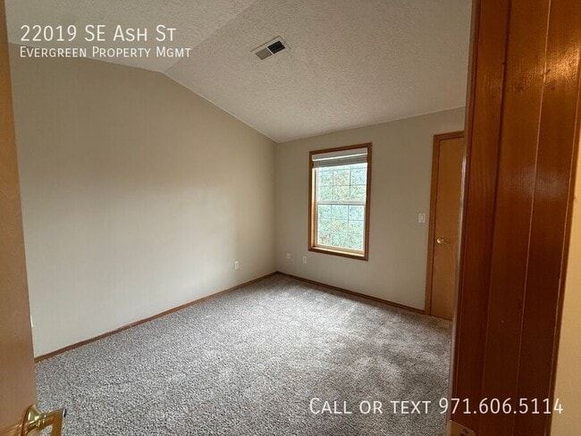 Building Photo - 22019 SE Ash St