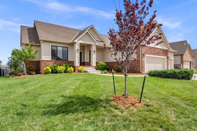 Primary Photo - Luxury Home - Month-to-Month or 6-month Le...
