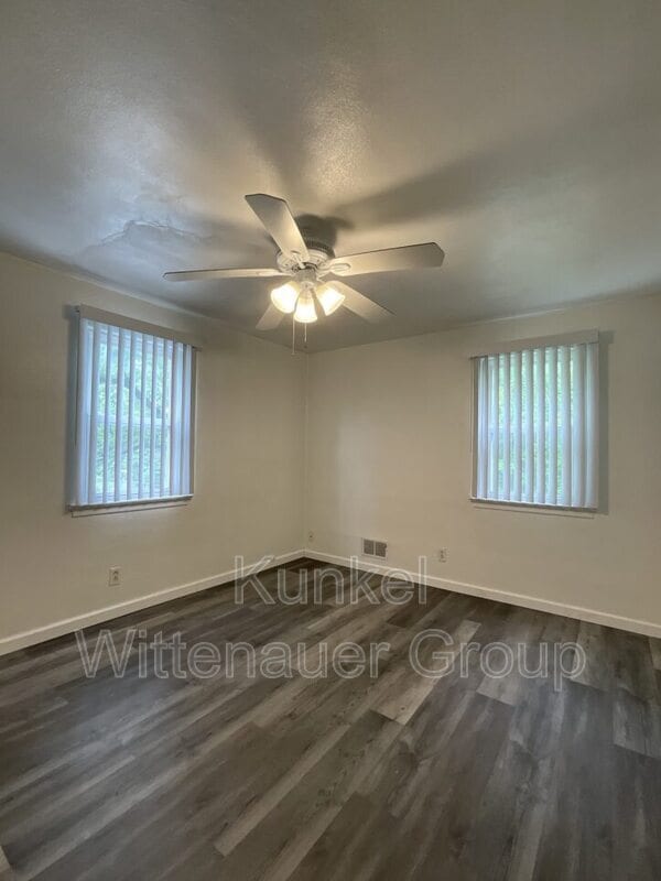 Building Photo - 210 Howard Dr