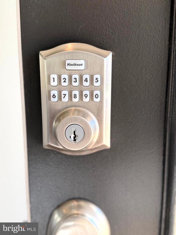 Building Photo - 461 Hanson St