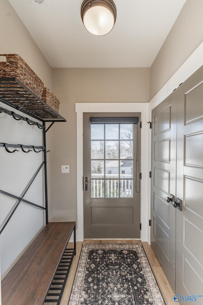 Building Photo - 32 Hillcrest Ave NW