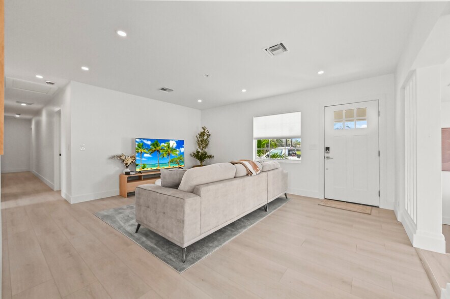 living room - 3400 Parker Ave