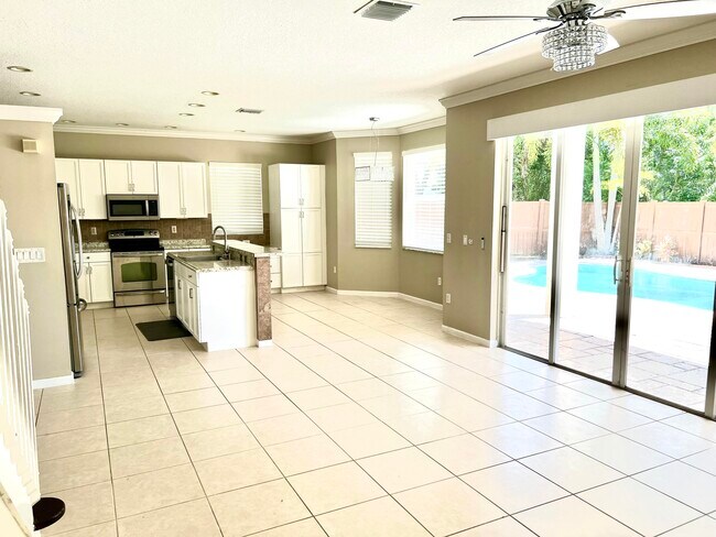 Building Photo - 2531 Sawyer Terrace