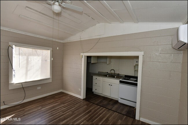 Building Photo - 3519 Douglas Ave