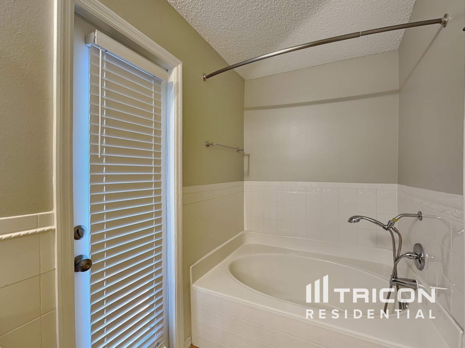 Building Photo - 874 Welch Hill Cir