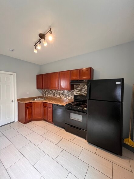 Kitchen - 112 Greenville Ave