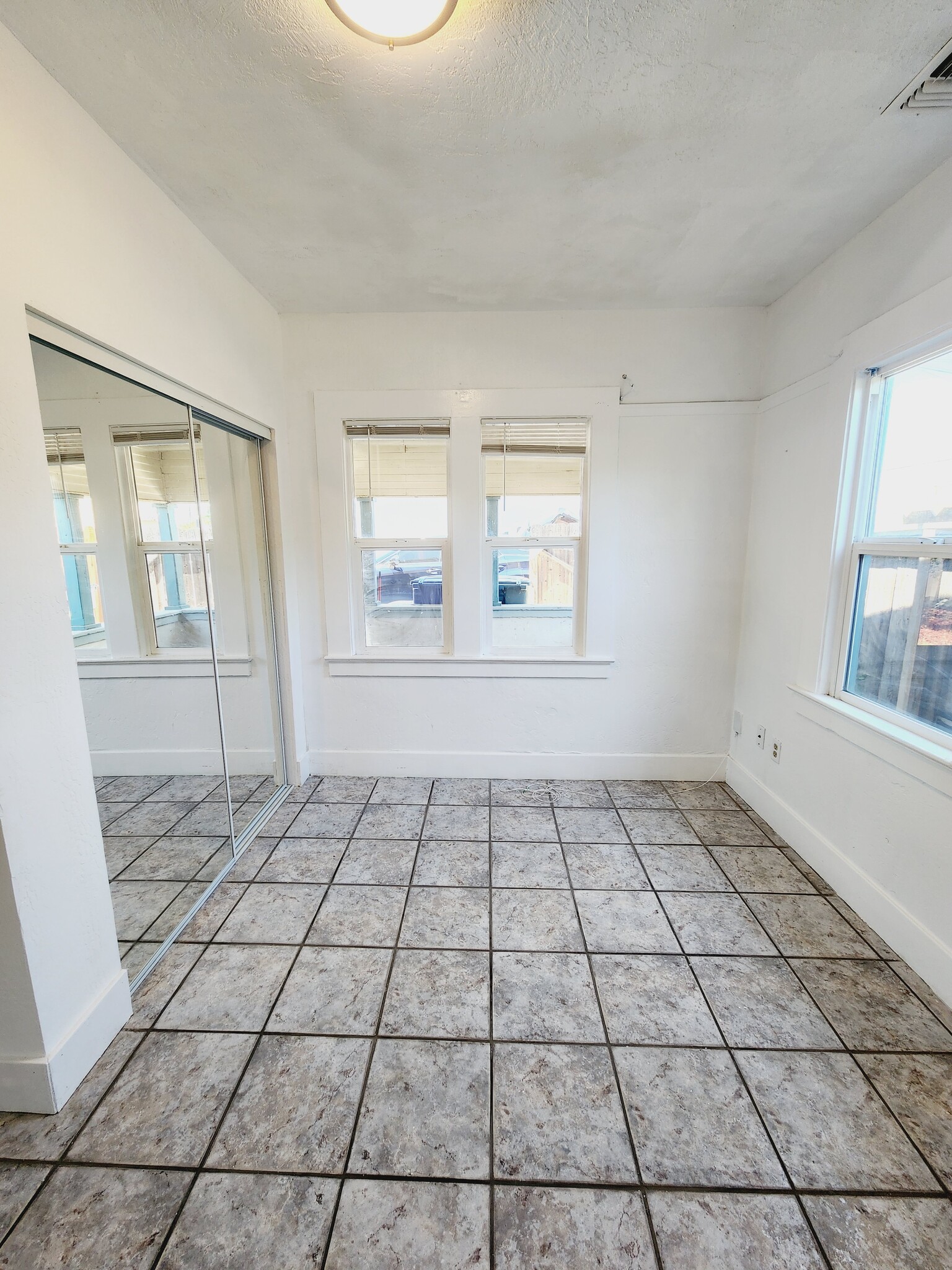Building Photo - 118 Baker Way