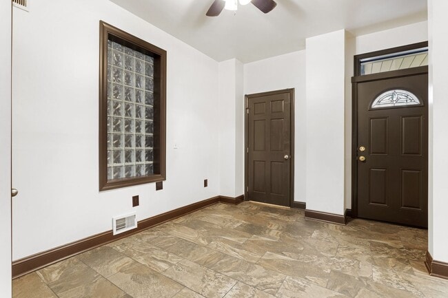 Building Photo - Large Updated 3 bedroom with Central Air