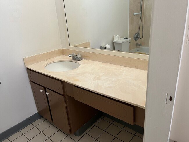 Building Photo - Partly Furnished Studio 1 bath