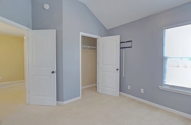 Building Photo - 935 Mustang Ln NE