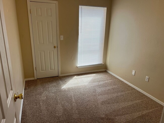 Building Photo - 1200 N Cedar Ave