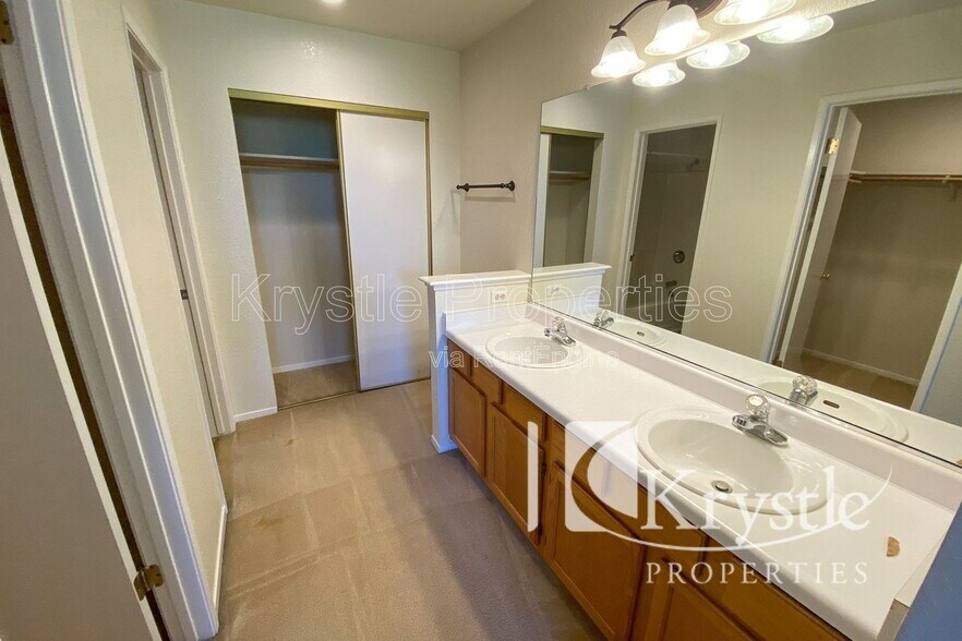 Building Photo - 206 Sea Crest Cir