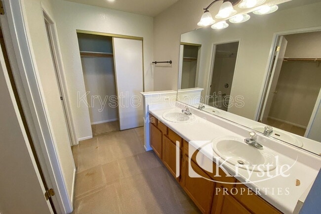 Building Photo - 206 Sea Crest Cir