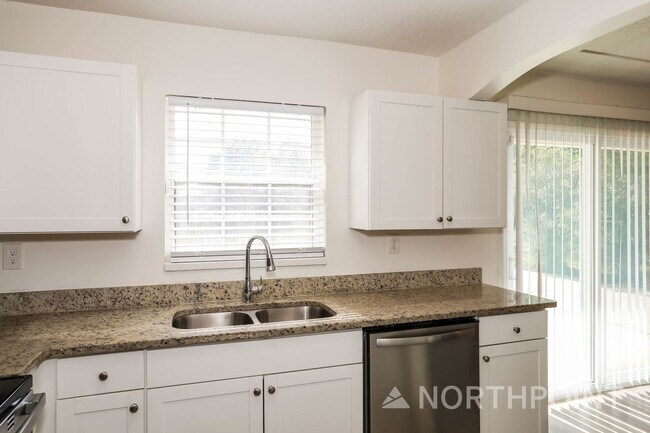Building Photo - 3 BR/1.5BA | Newly Renovated Single Family Home |  Huge backyard|In Jacksonville!