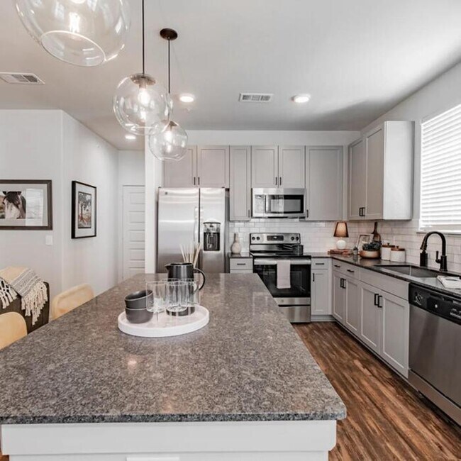 Building Photo - 5701 Bovine Dr