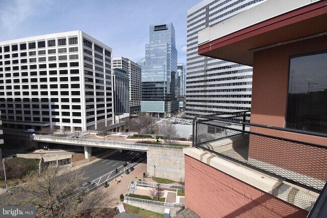 Building Photo - 1121 Arlington Blvd