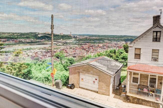 Building Photo - 10 Renwick St