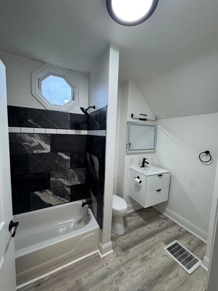 Building Photo - 5209 Warren Ave