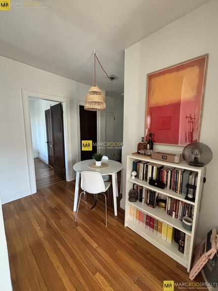 Building Photo - 52 Strathmore Rd