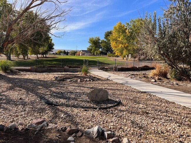 Building Photo - 3-bedroom home in Desert Lakes Golf Community