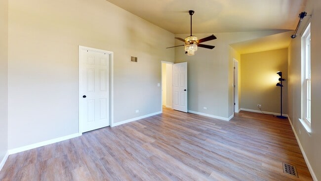 Building Photo - 1913 Barnhill Dr