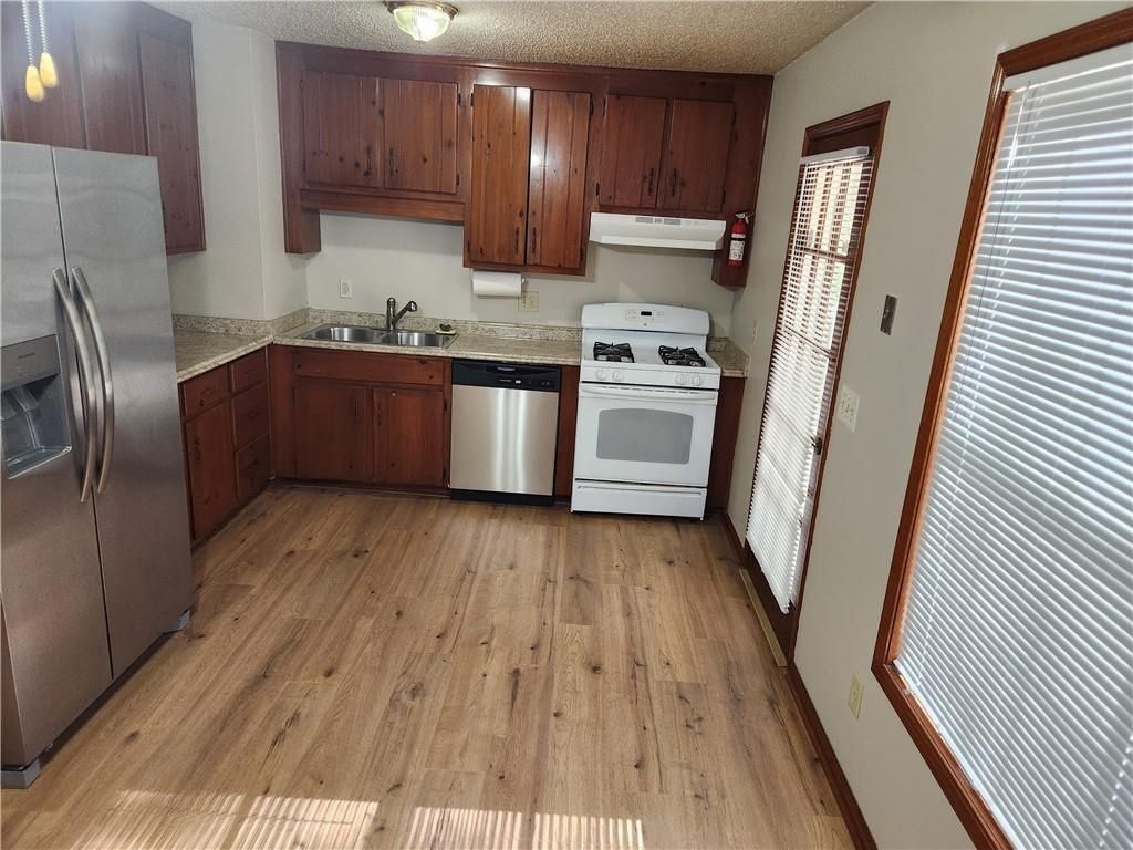 Building Photo - 3234 Valley View St