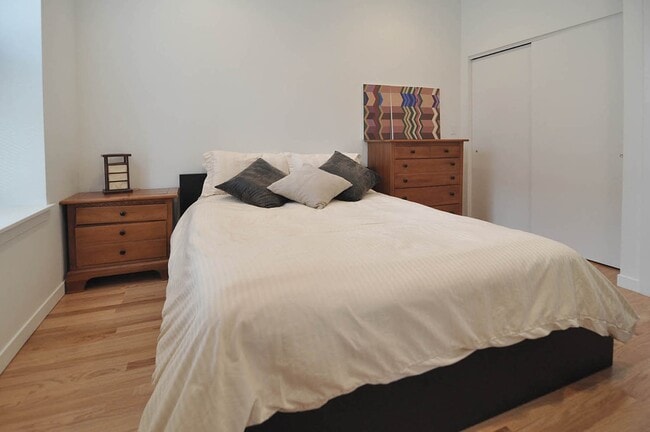 Building Photo - UK Village Brand New Large 1 Bedroom w/Central Heat & A/C, In-Unit Laundry. Free Internet