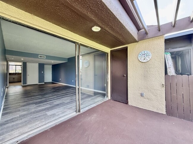 Building Photo - 785 S Village Dr