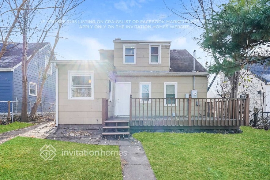 Building Photo - 1923 Arlington Ave E