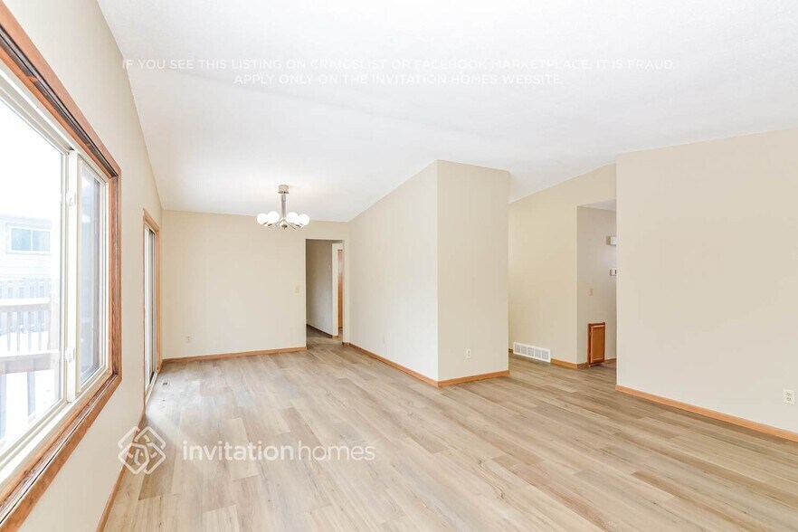 Building Photo - 7818 Hampshire Cir N