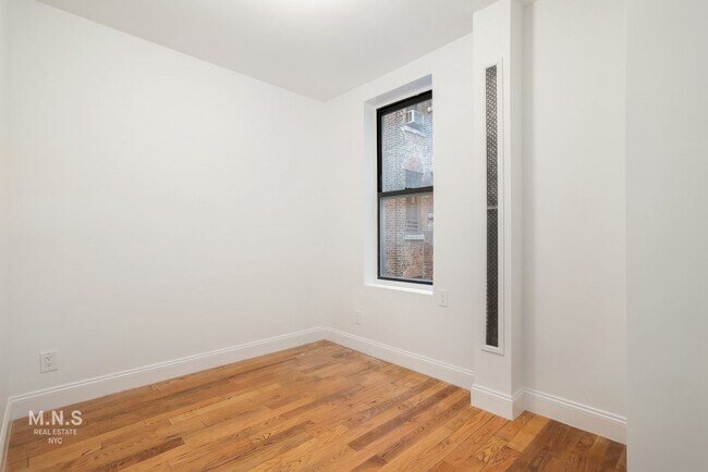 Building Photo - 104 Eighth Avenue