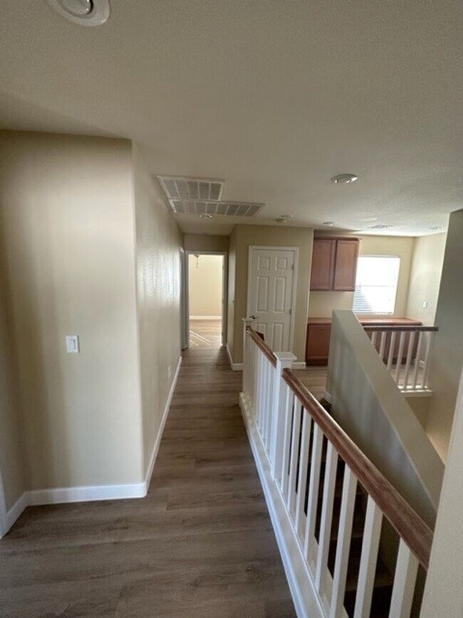 Building Photo - Beautiful 4 bedroom home In Paseos Summerlin - minutes from DT Summerlin and Red Rock Canyon!!