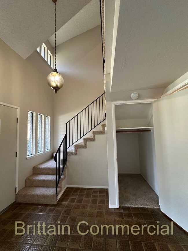 Building Photo - 6531 Lake Park Dr