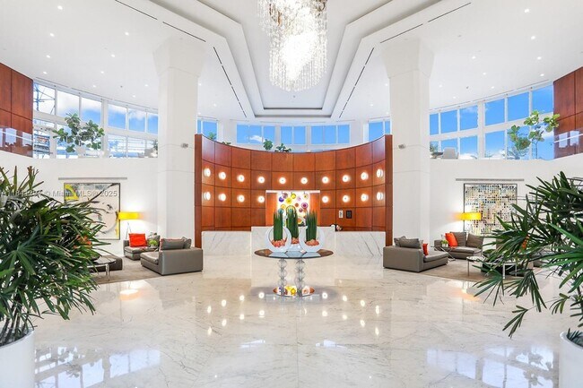 Primary Photo - 19111 Collins Ave