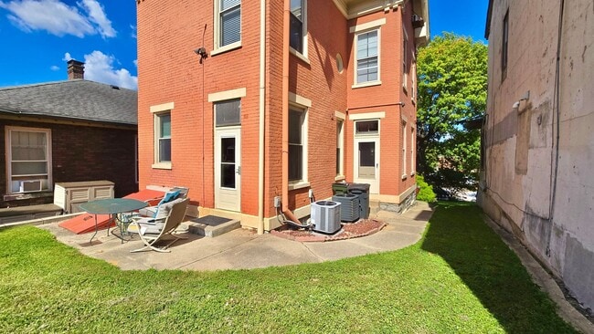 Building Photo - 214 Fairfield Ave