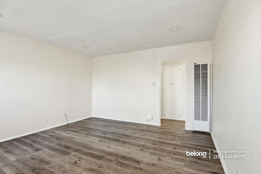 Building Photo - 1112 1/2 West 92nd Street