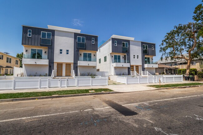 Building Photo - 4293 Tujunga Ave