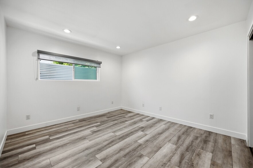 Building Photo - 2561 W Ave 30