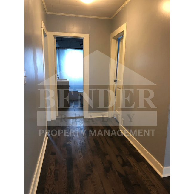 Building Photo - QUAINT, COZY SPACE