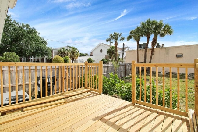 Building Photo - 110 N C St