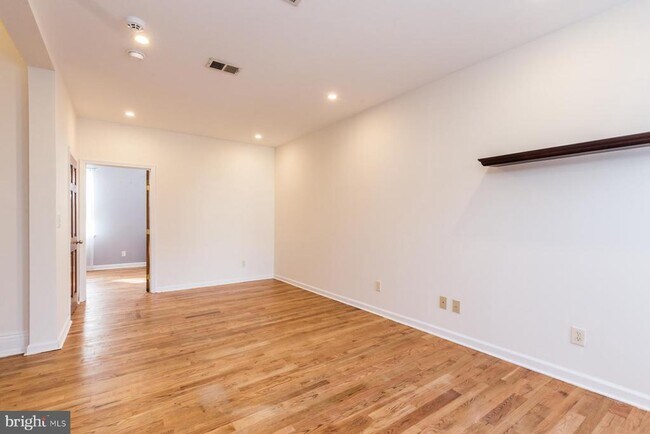 Building Photo - 4435 Sansom St