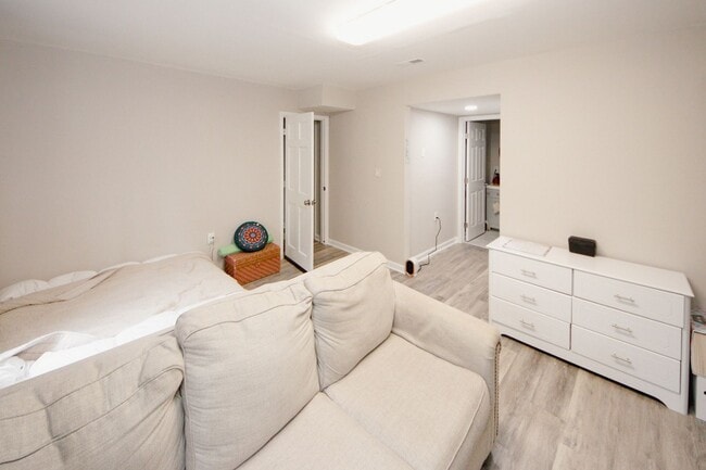 Building Photo - 1424 Shadowbrook Dr