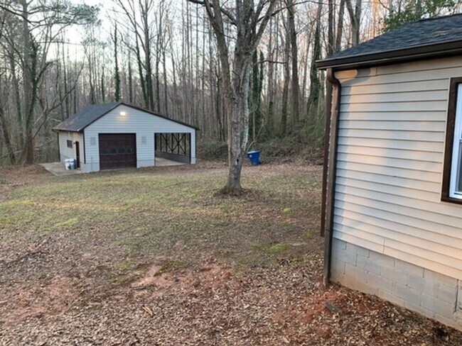 Building Photo - Beautiful two bedroom one bath near Campbellton and 166