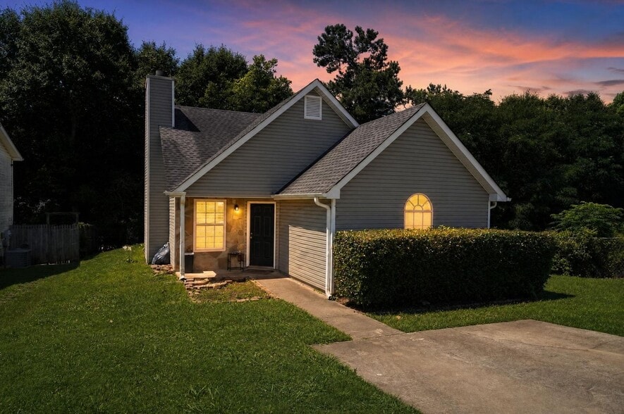 Building Photo - 327 Autumn Lake Dr