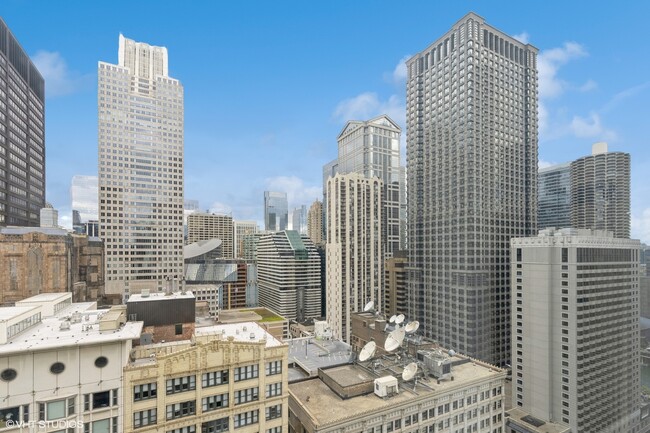 Building Photo - 8 E Randolph St
