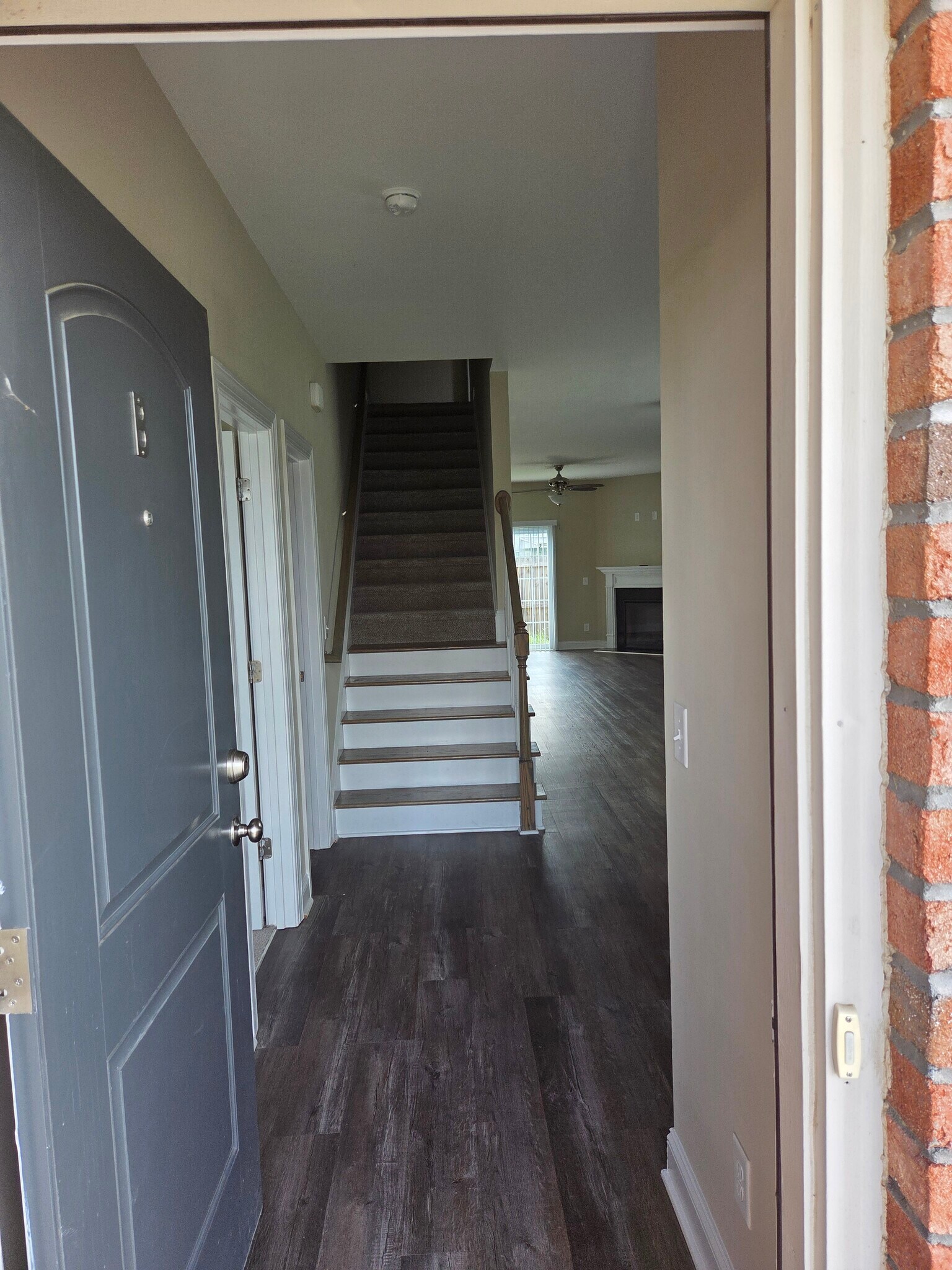 Building Photo - 325 South Pointe Dr