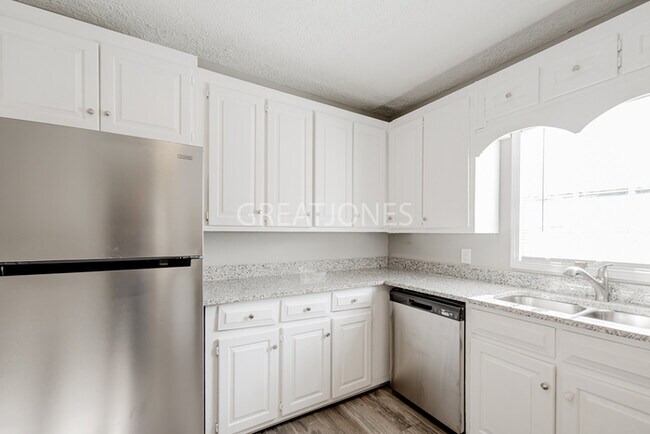 Building Photo - Charming 2 Bedroom in LaGrange!